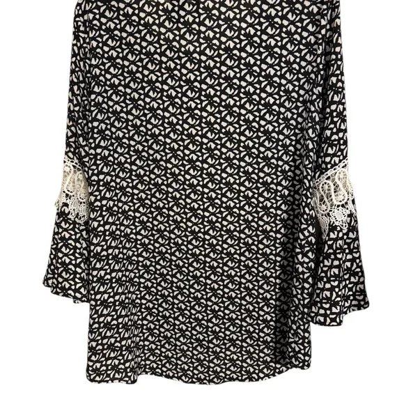 SPRING/SUMMER BLACK/WHITE TOP w/SLEEVE DETAIL LARGE/PETITE BIN #A - Picture 5 of 7